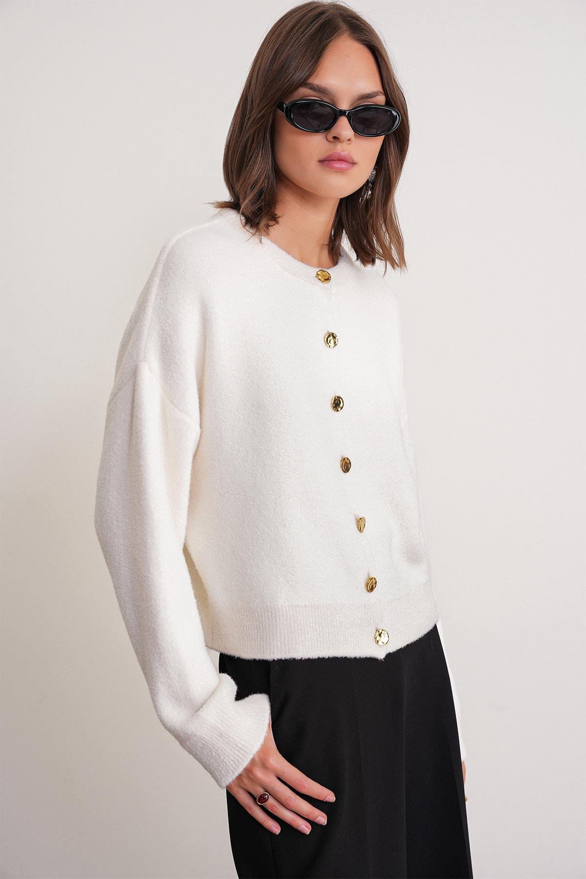 6956 Kadın Taş Düğme Detaylı Triko Hırka Kemik