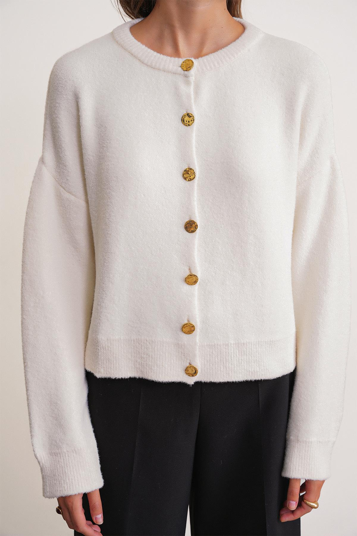 6956 Kadın Taş Düğme Detaylı Triko Hırka Kemik