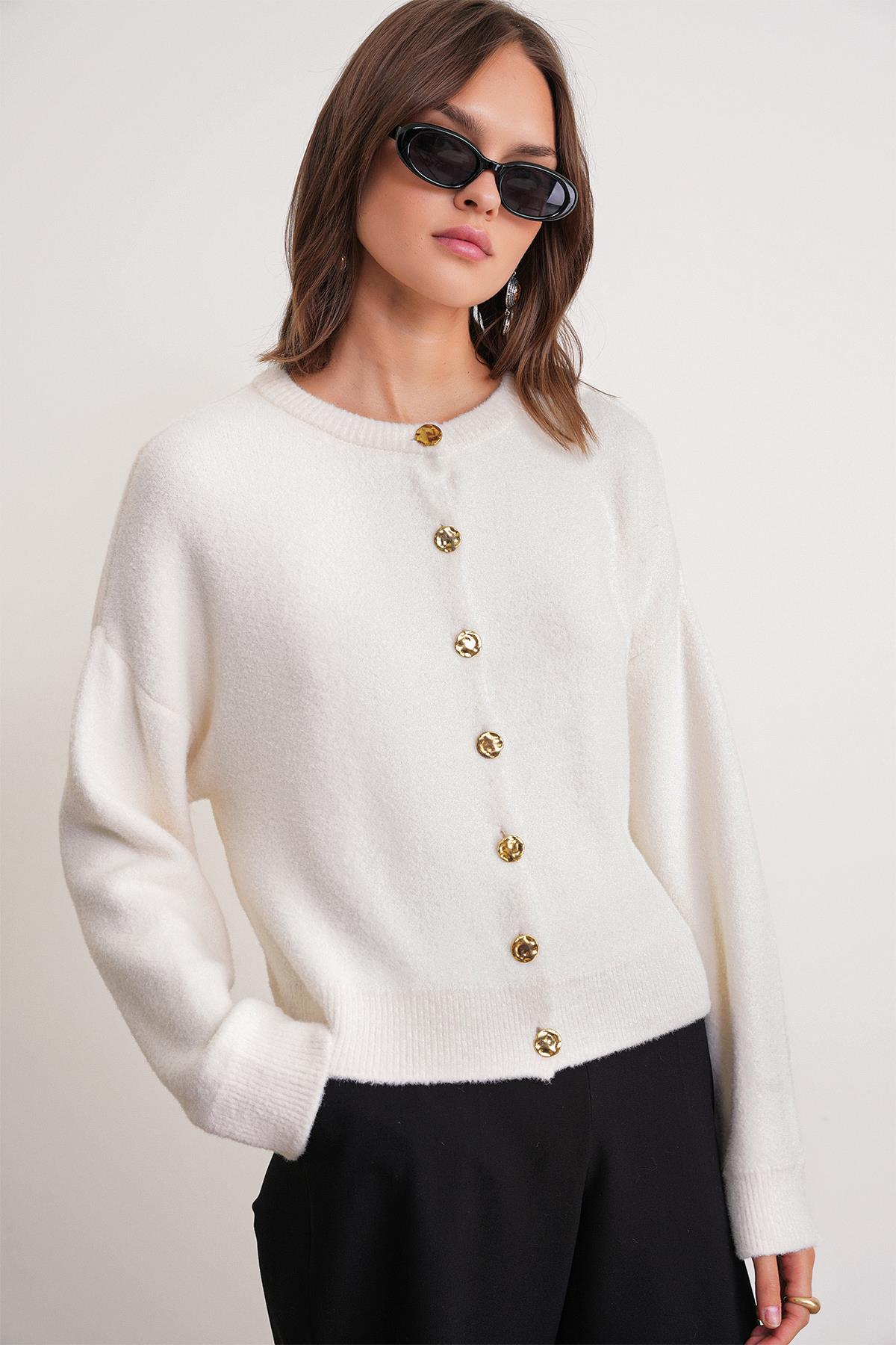 6956 Kadın Taş Düğme Detaylı Triko Hırka Kemik