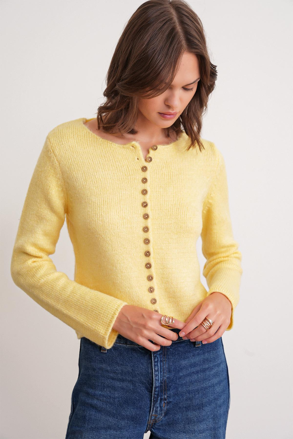 6957 Kadın Düğmeli Bisiklet Yaka Triko Hırka Sarı