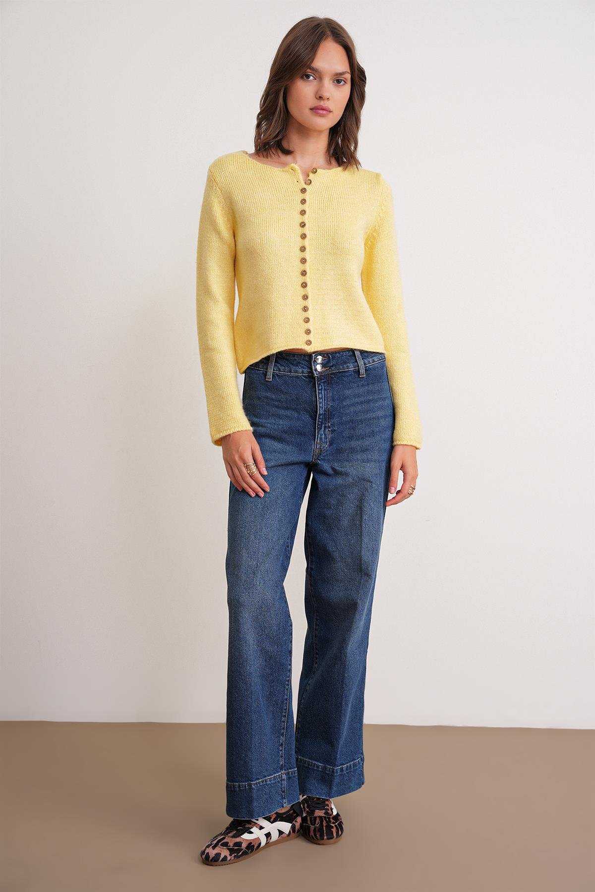 6957 Kadın Düğmeli Bisiklet Yaka Triko Hırka Sarı