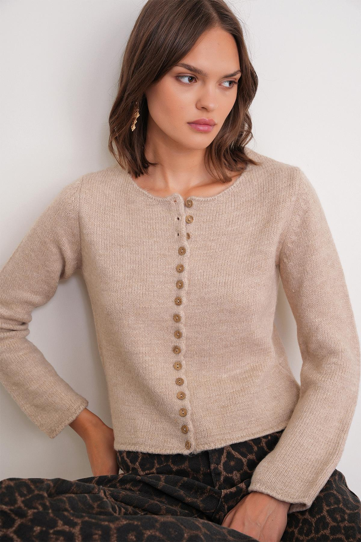 6957 Kadın Düğmeli Bisiklet Yaka Triko Hırka Bej