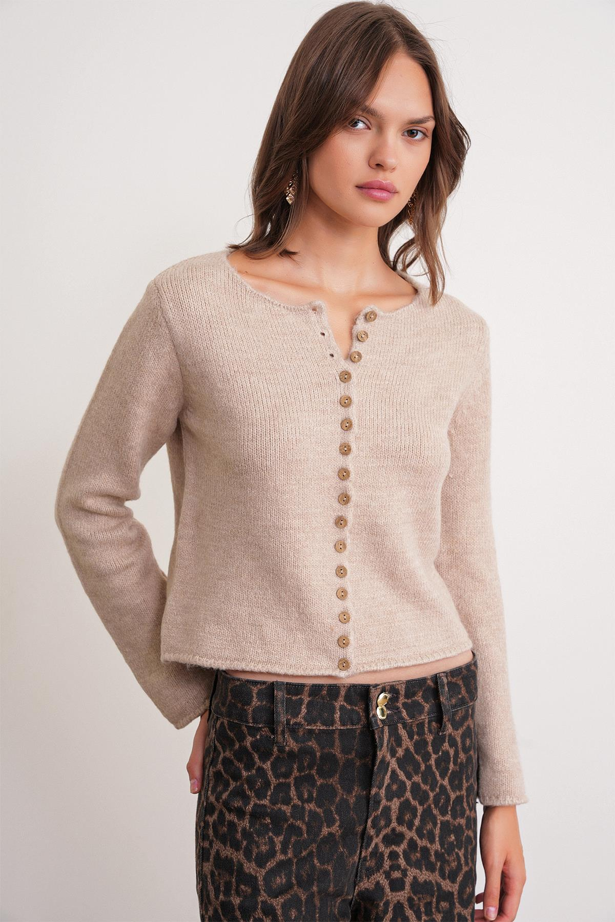 6957 Kadın Düğmeli Bisiklet Yaka Triko Hırka Bej