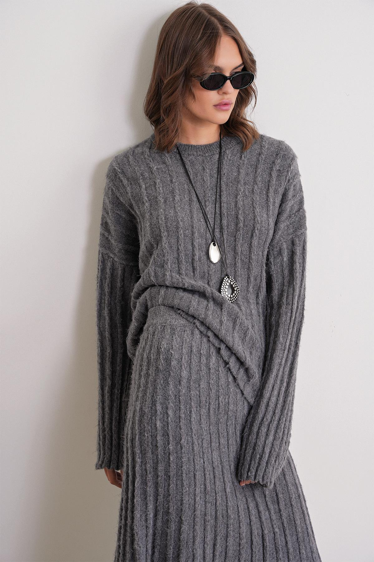 6960 Kadın Saç Örgülü Yumuşak Dokulu Triko Alt Üst Takım Antrasit