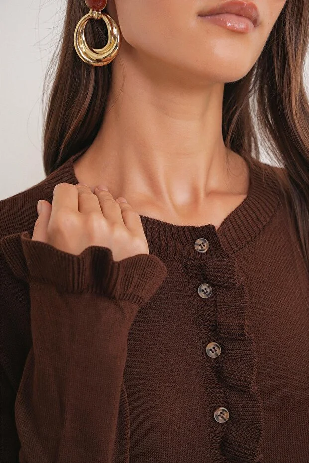 6964 Kadın Düz Fırfırlı Düğmeli Hırka Kahve