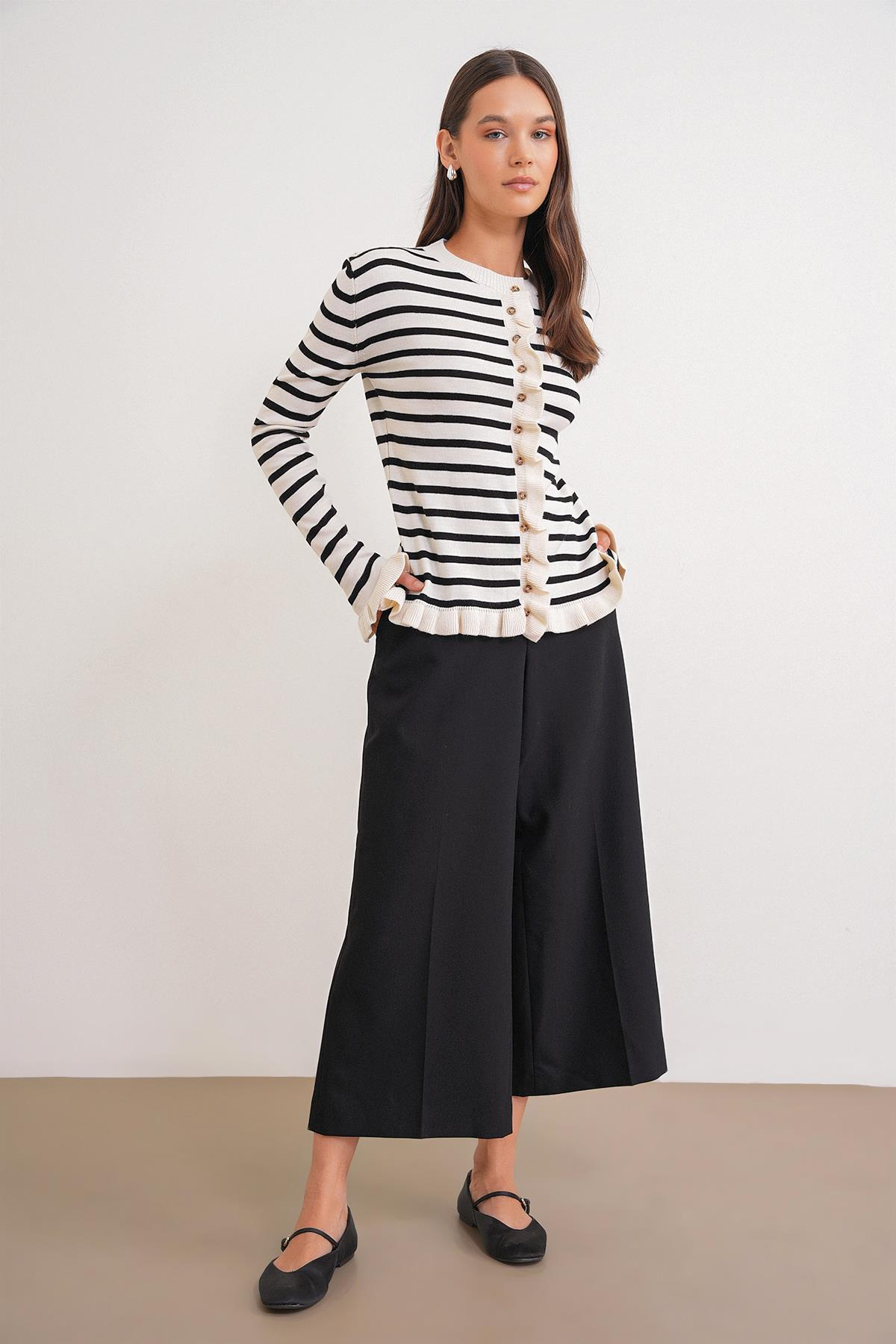 6965 Kadın Fırfır Detaylı Çizgili Triko Hırka Naturel