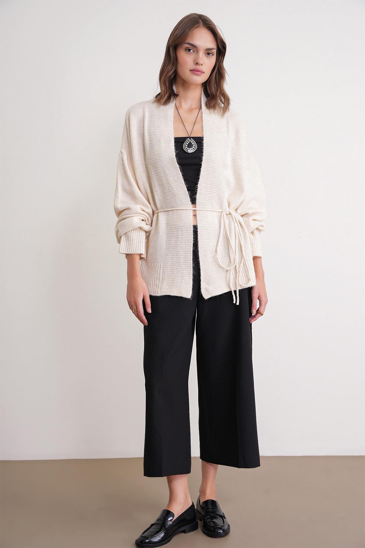 6966 Kadın V Yaka İp Bağlamalı Triko Hırka Naturel