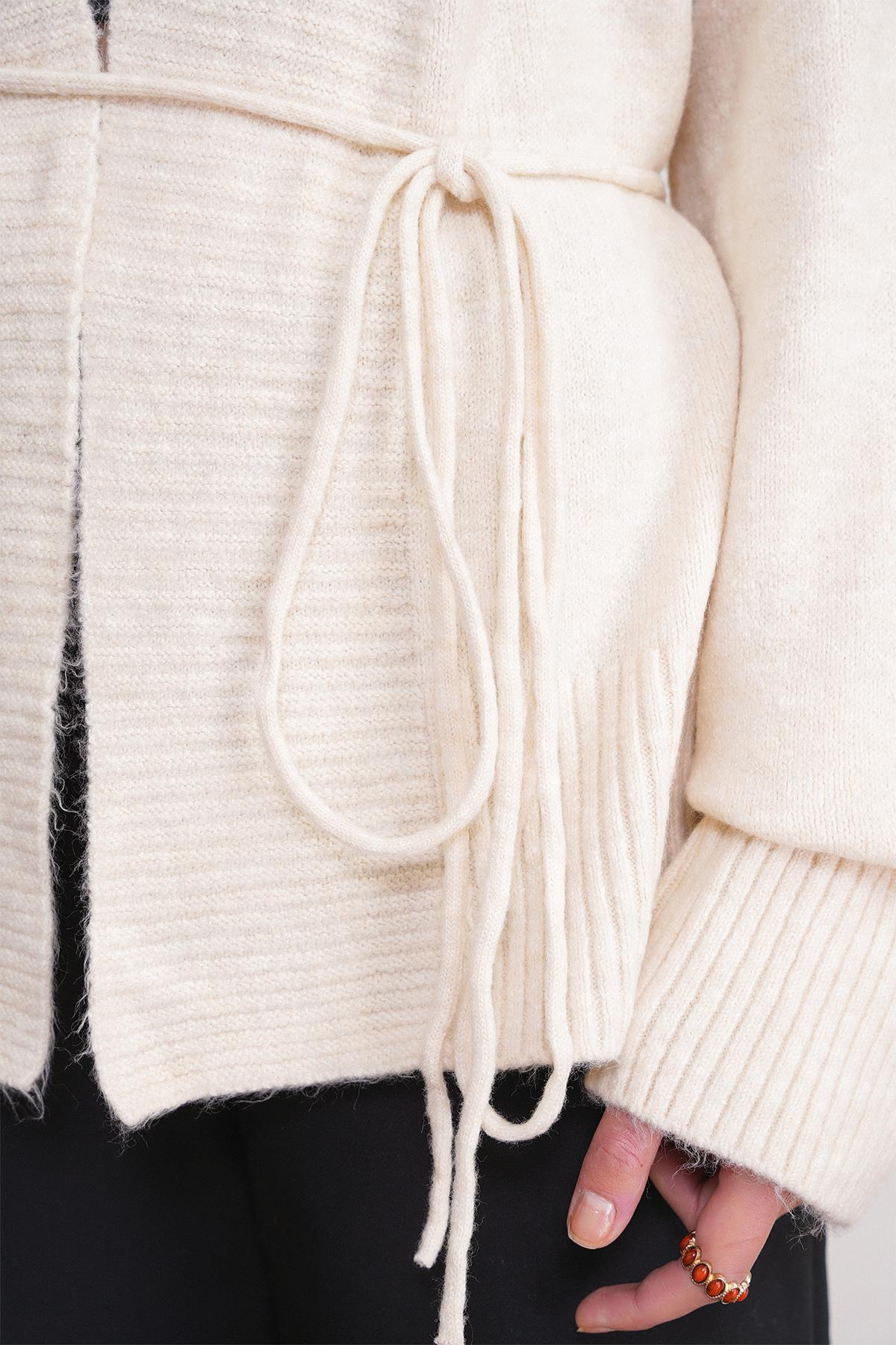 6966 Kadın V Yaka İp Bağlamalı Triko Hırka Naturel