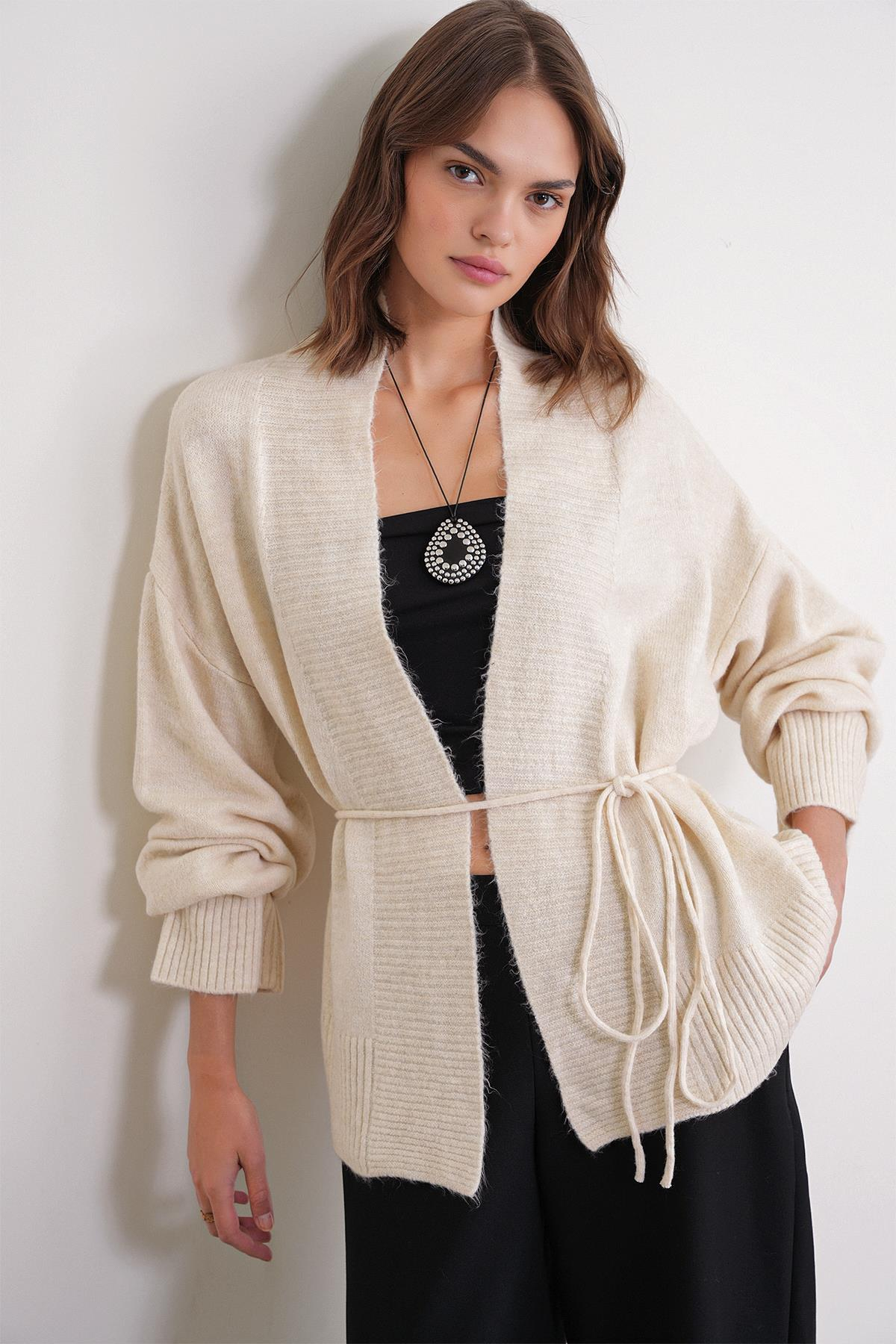 6966 Kadın V Yaka İp Bağlamalı Triko Hırka Naturel