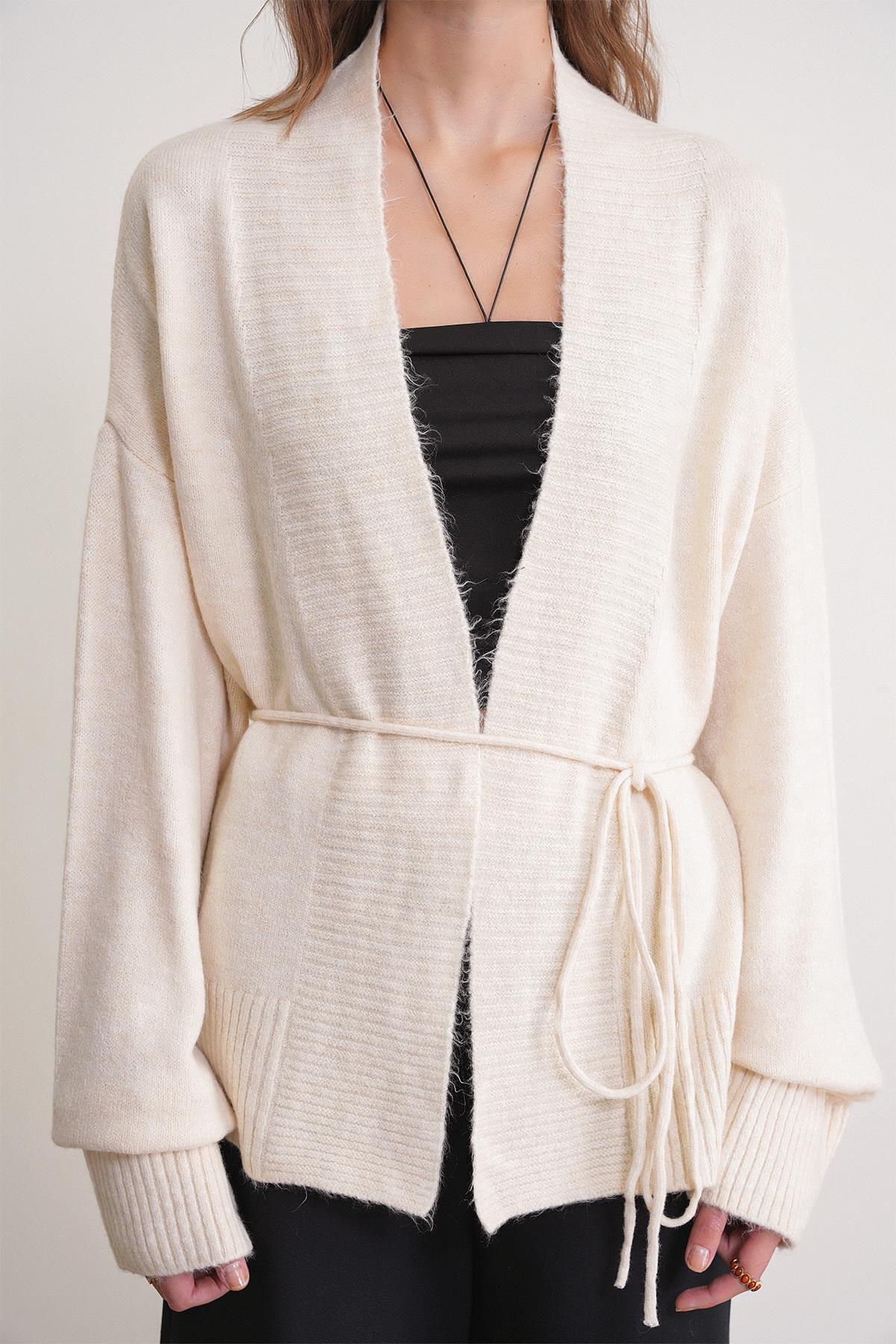 6966 Kadın V Yaka İp Bağlamalı Triko Hırka Naturel