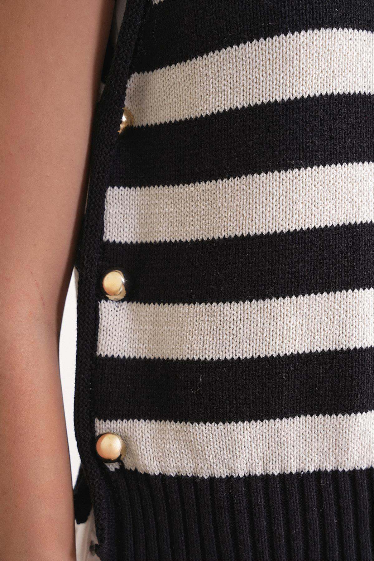 6969 Kadın Yan Düğmeli Triko Top Siyah Naturel