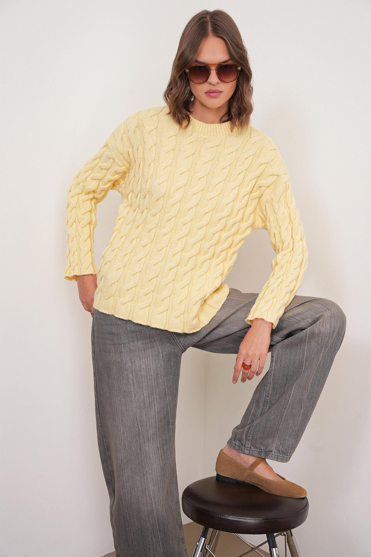 6973 Kadın Saç Örgülü Regular Basic Triko Kazak Pastel Sarısı
