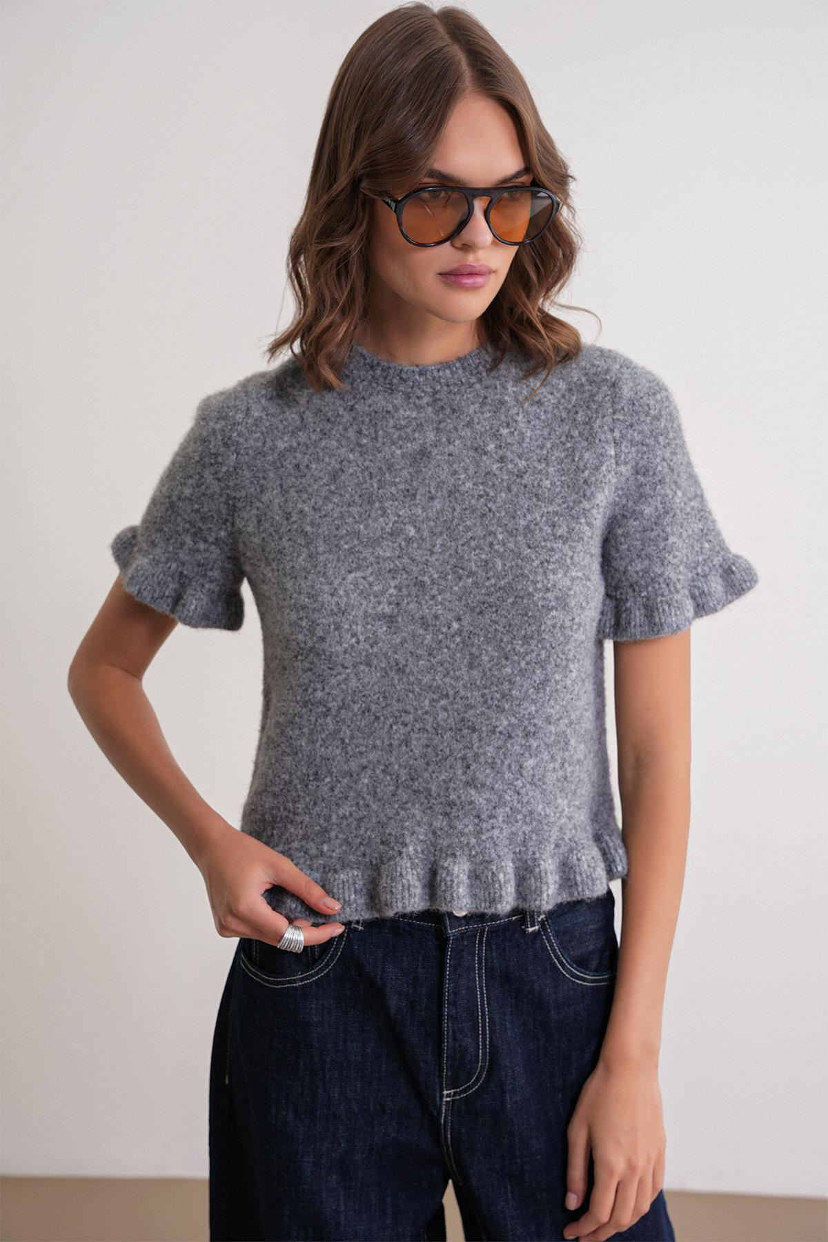 6974 Kadın Triko Fırfırlı Kısa Kol Kazak Koyu Gri