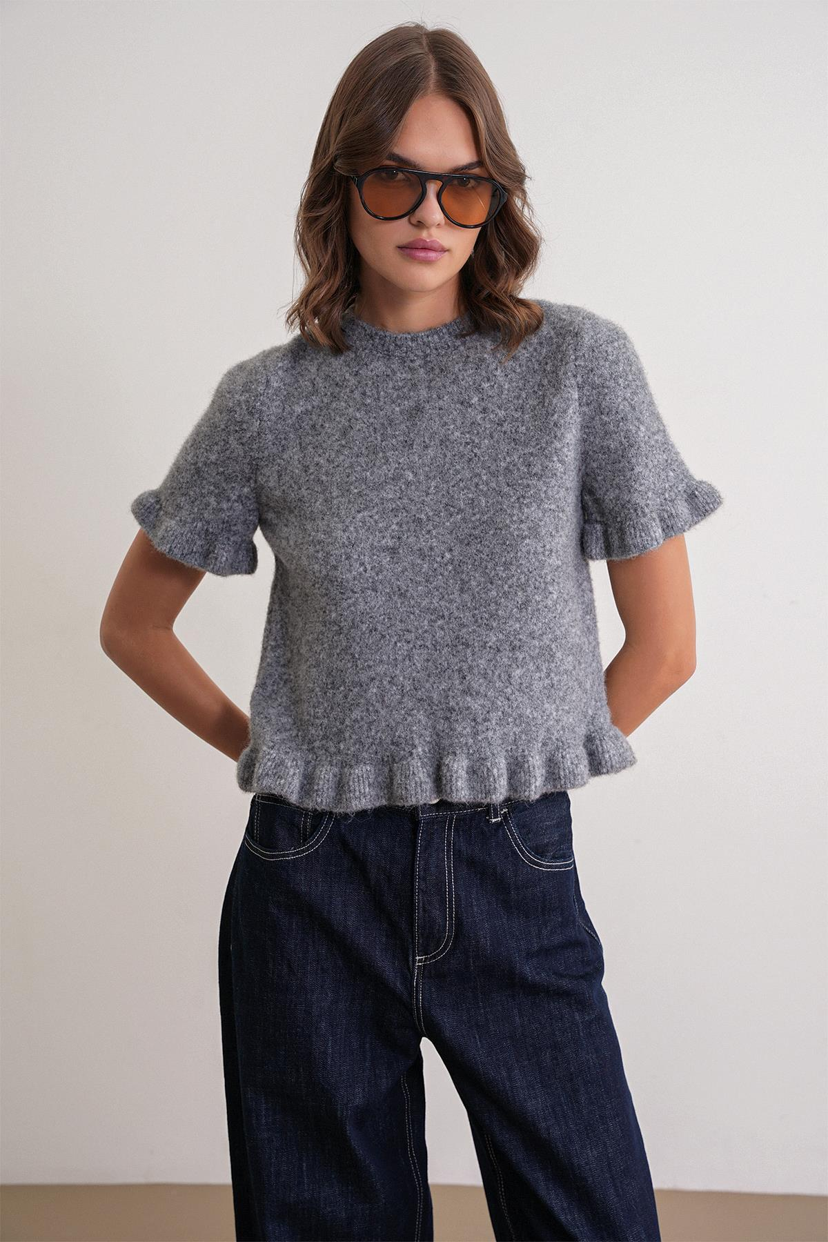 6974 Kadın Triko Fırfırlı Kısa Kol Kazak Koyu Gri