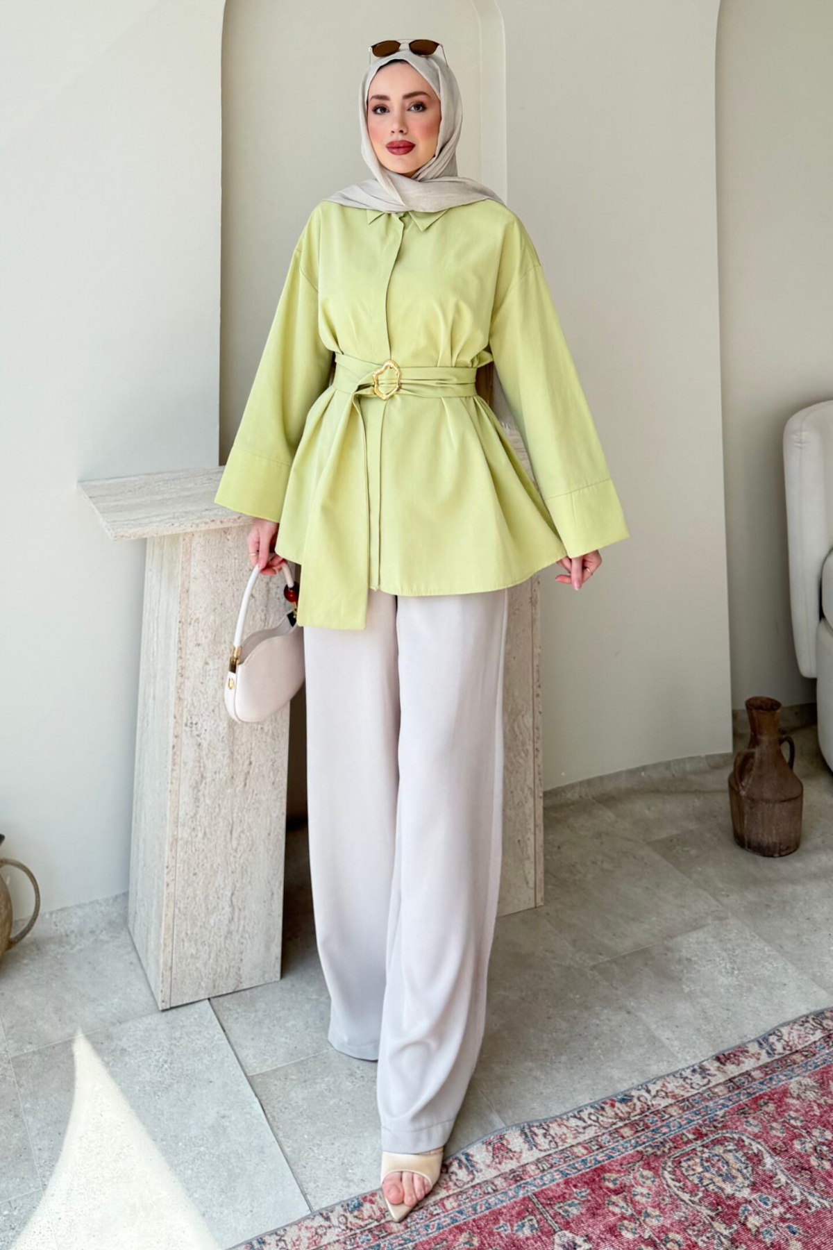 Dekta Cotton Kumaş Broş Kemerli Tesettür Gömlek- Yeşil Standart (38-42 Uyumlu)