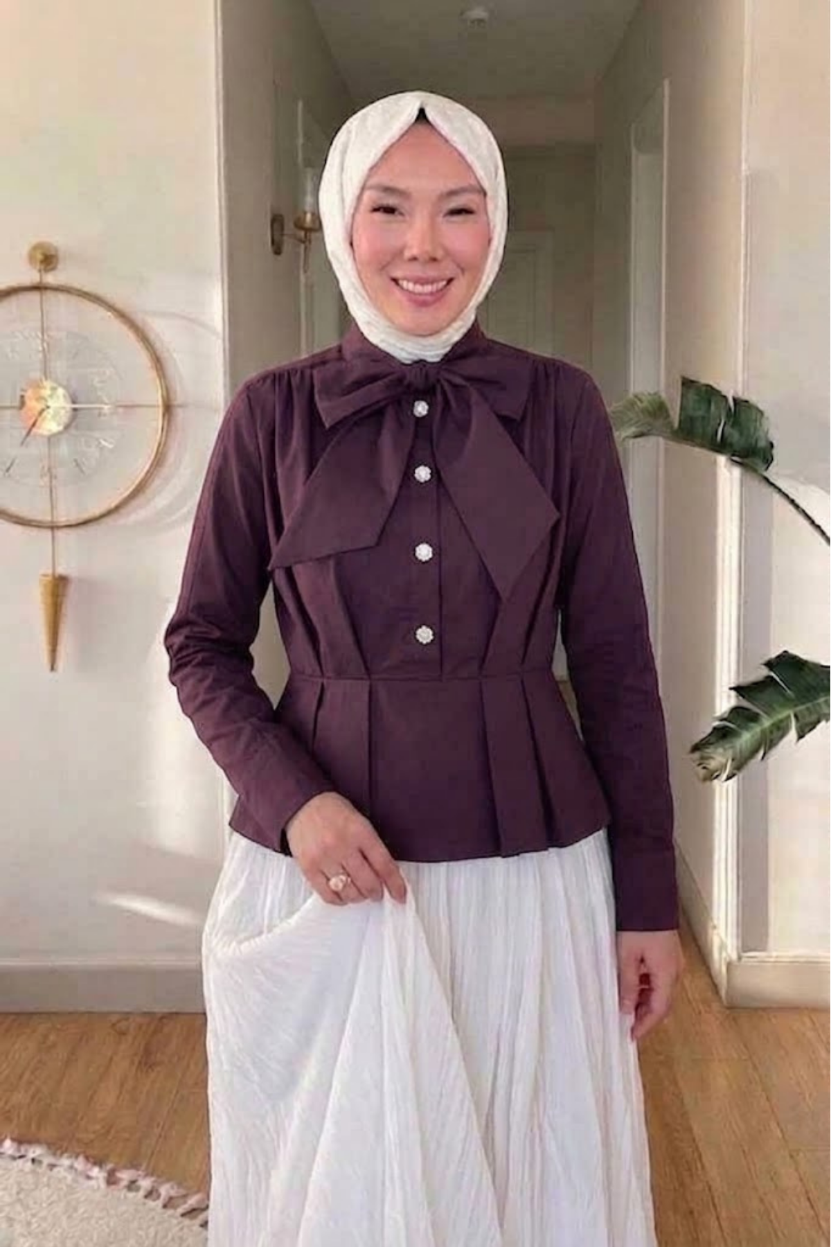 Deman Yakası Fularlı Önü Pileli Gömlek- Mürdüm