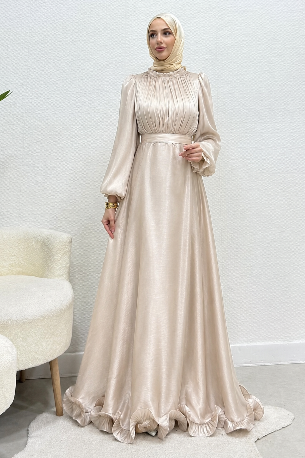 Feray Altı Fırfırlı Janjan Kumaş Tesettür Abiye- Krem