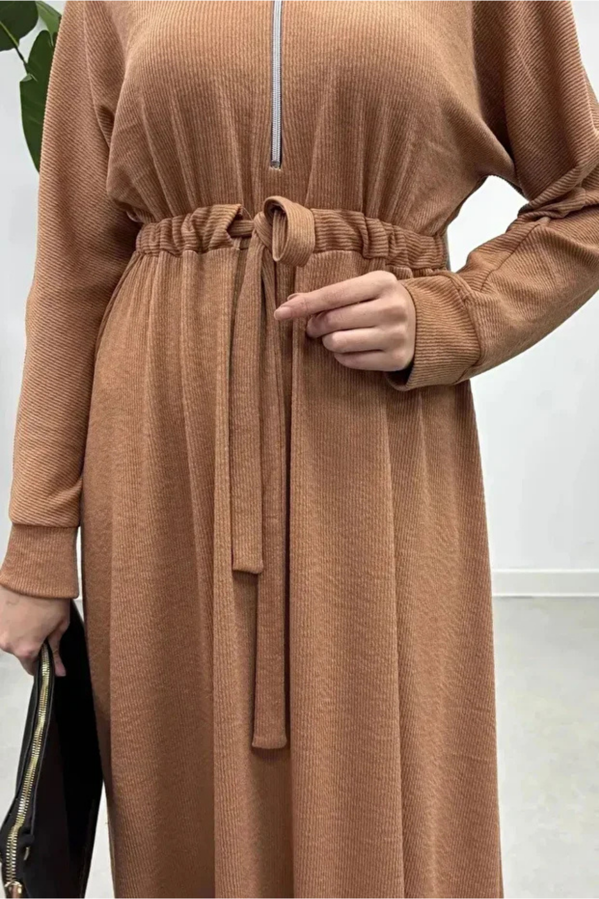Fitilli Örme Kumaş Fermuar Detaylı Tesettür Elbise-Camel