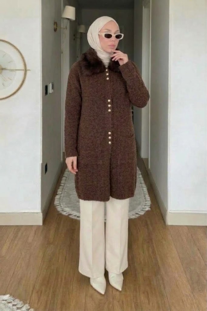 Kadın Kürk Yakalı Düğmeli Cepli Angora Uzun Hırka- Kahverengi Standart Beden (36-42 Uyumlu)
