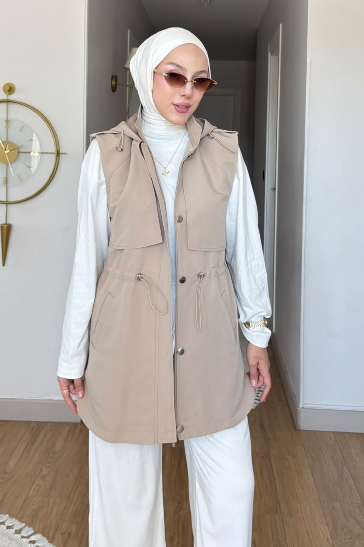 Lara Trikoton Trenç Kumaş Kapüşonlu ve Fermuarlı Rüzgarlıklı Yelek- Bej