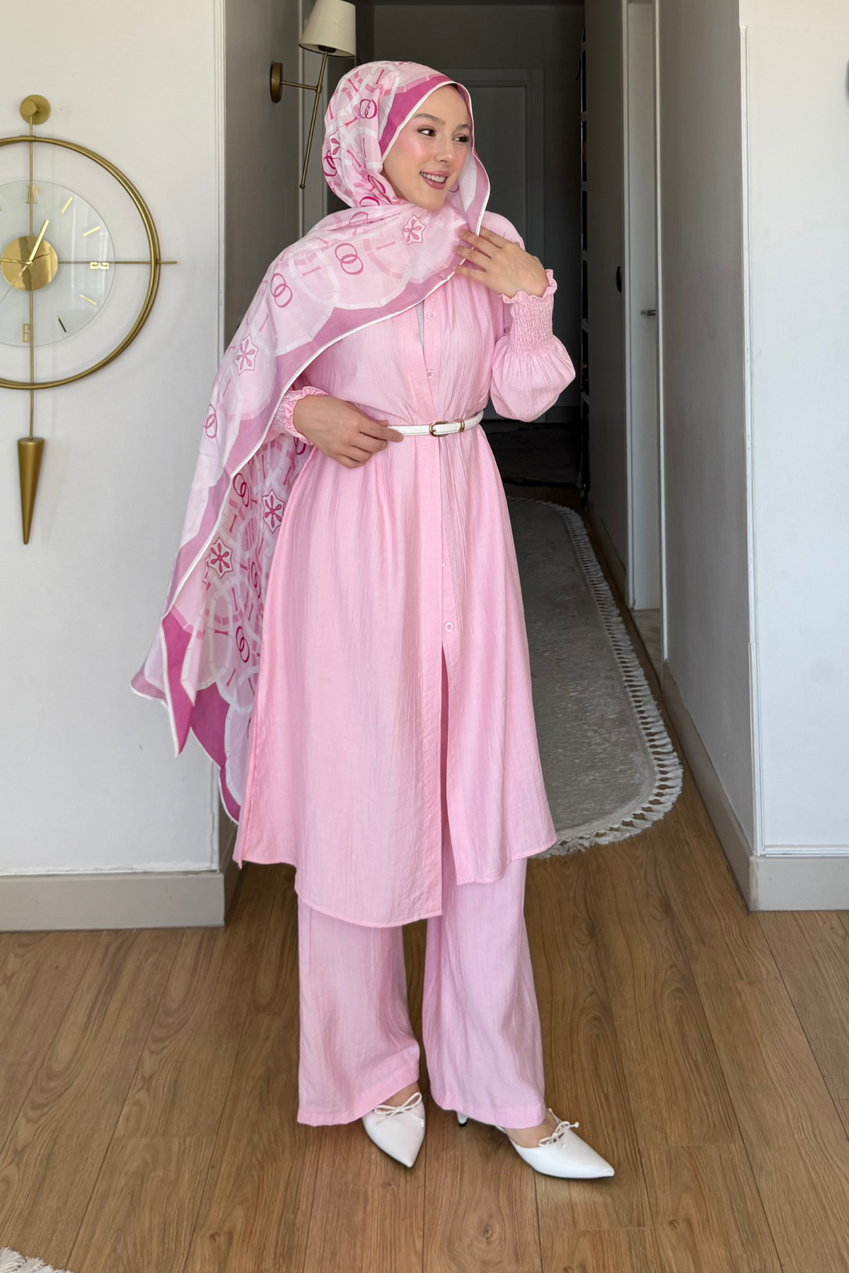 Loren Çilek Kumaş Kolu Büzgülü Hakim Yaka Gömlek-Pantolon Tesettür Takım- Pembe