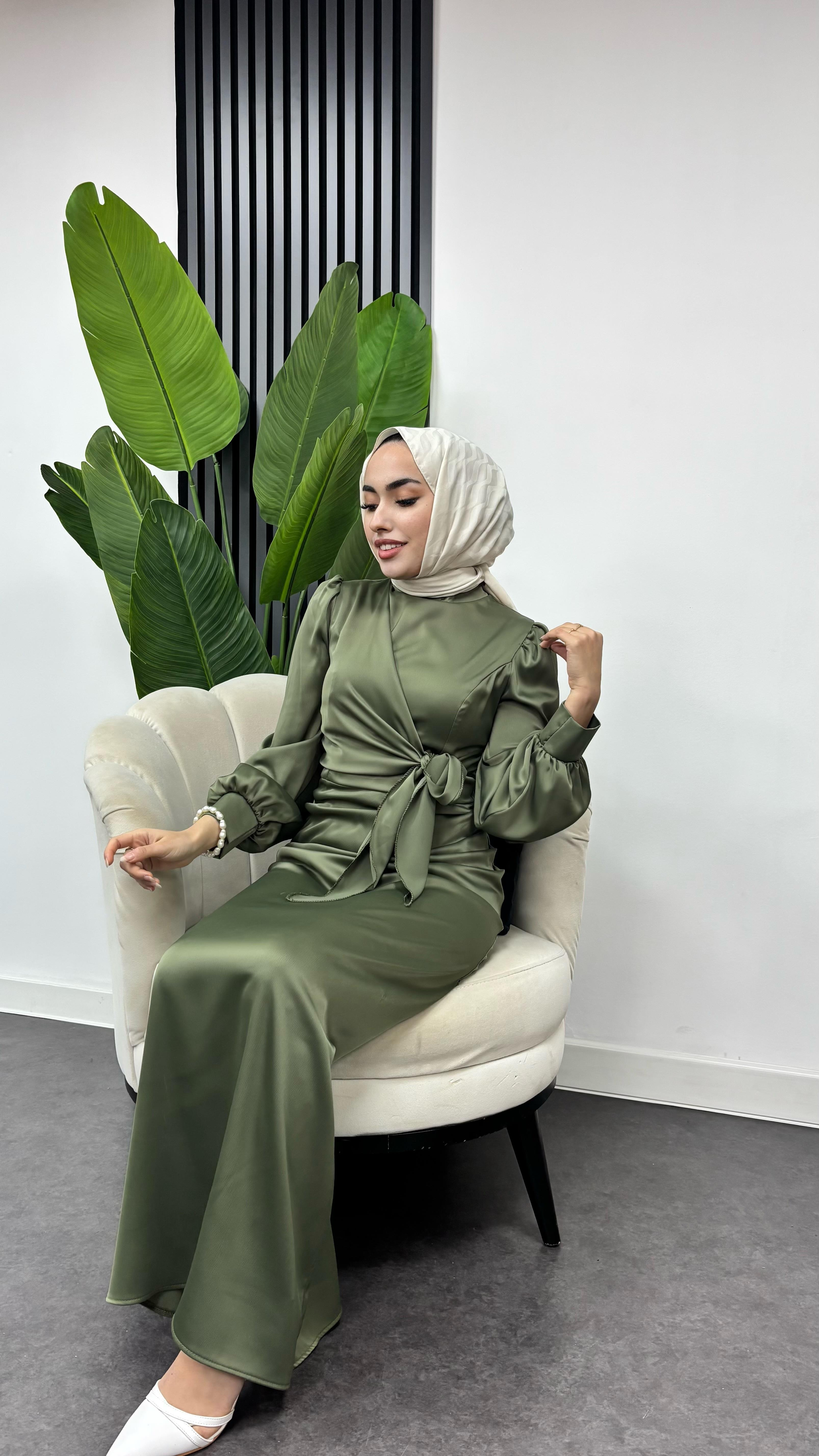 Roya Model Yandan Bağlamalı Saten Abiye-Haki