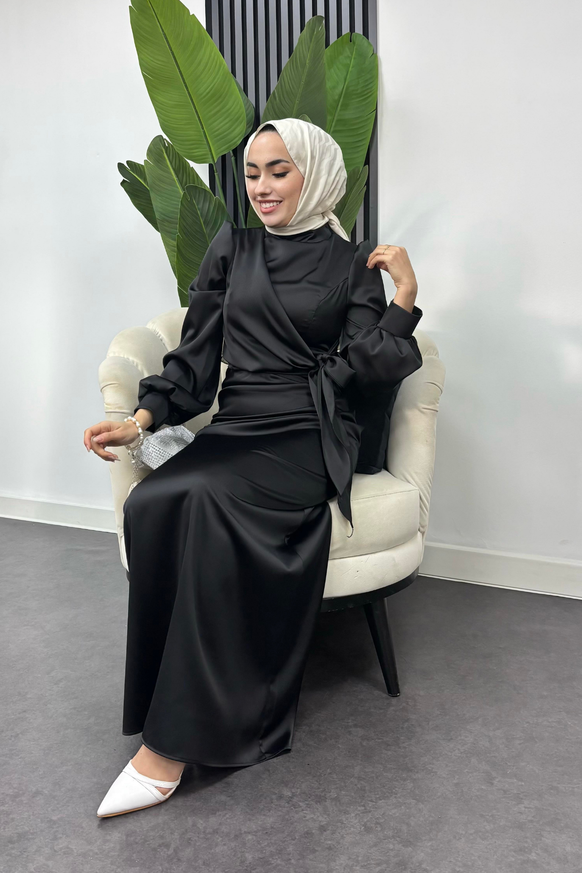 Roya Model Yandan Bağlamalı Saten Abiye-Siyah