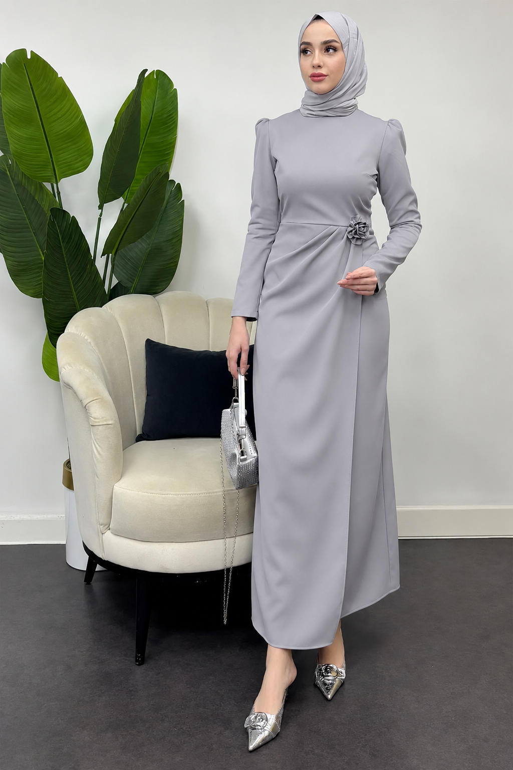 Zümre Model Krep Kumaş Gül Detaylı Elbise-Açık Gri