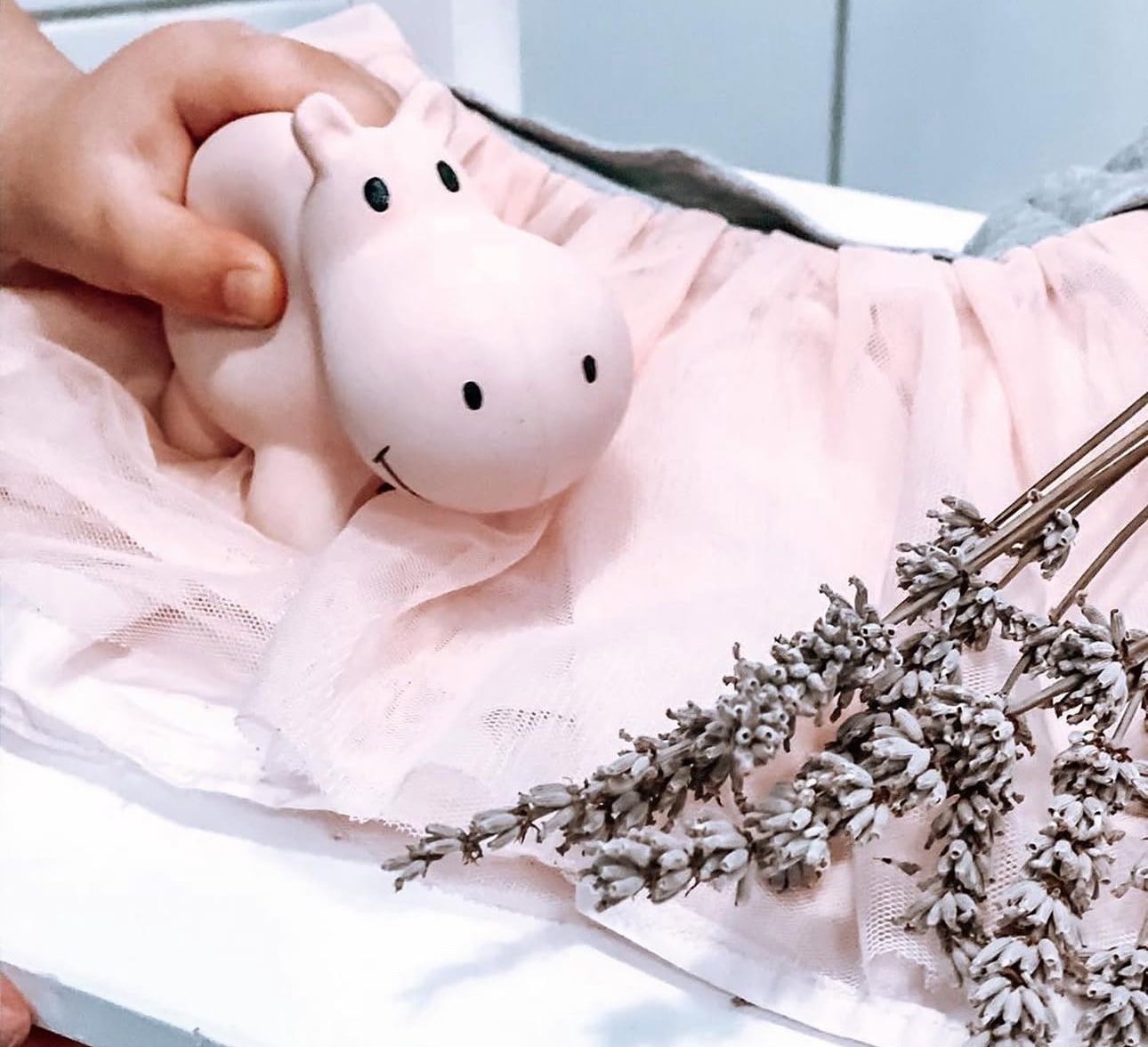 BIBS Tikiri Doğal Kauçuk Diş Kaşıyıcılı Oyuncak - Hippo STD