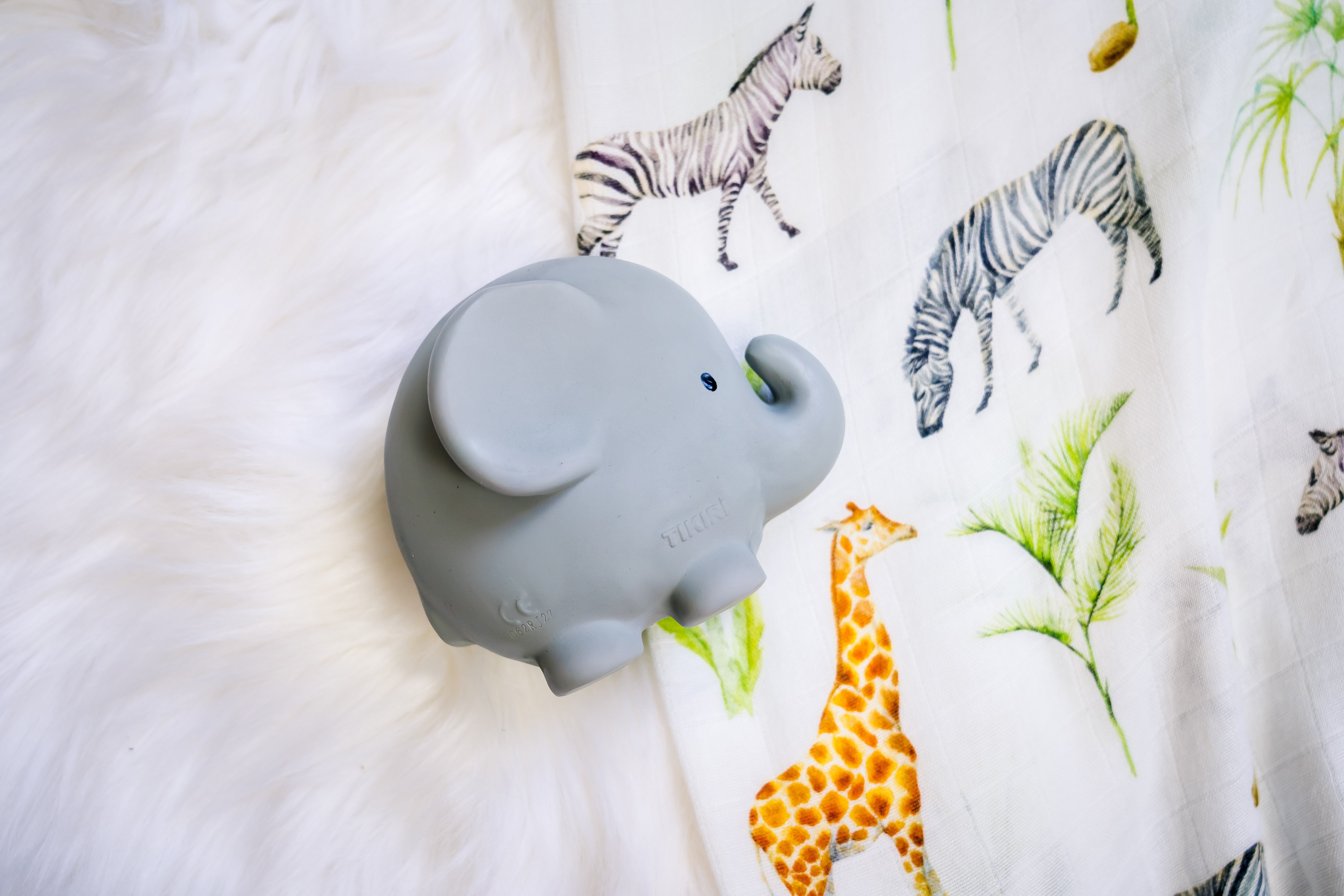 BIBS Tikiri Doğal Kauçuk Diş Kaşıyıcılı Oyuncak - Elephant STD