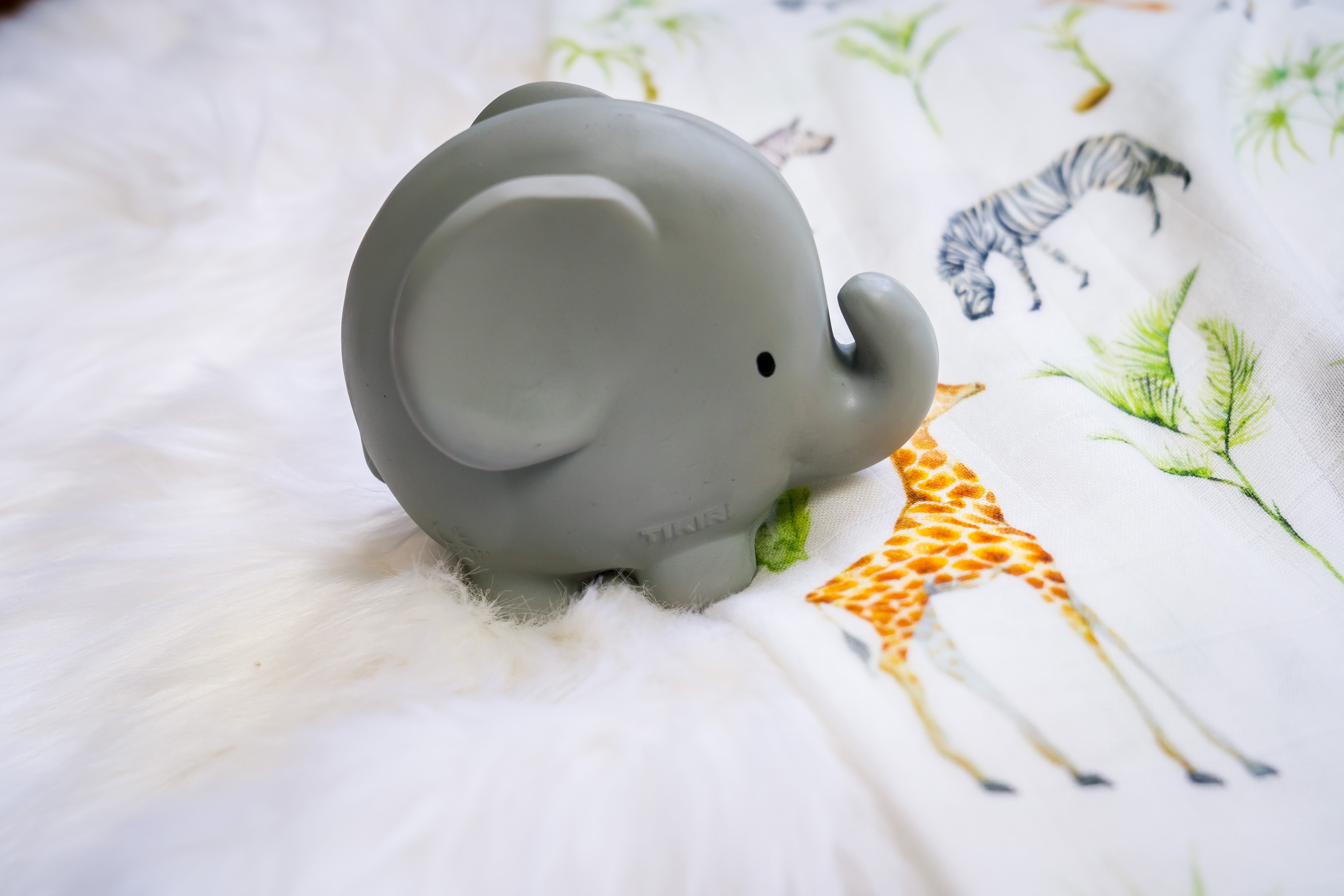 BIBS Tikiri Doğal Kauçuk Diş Kaşıyıcılı Oyuncak - Elephant STD