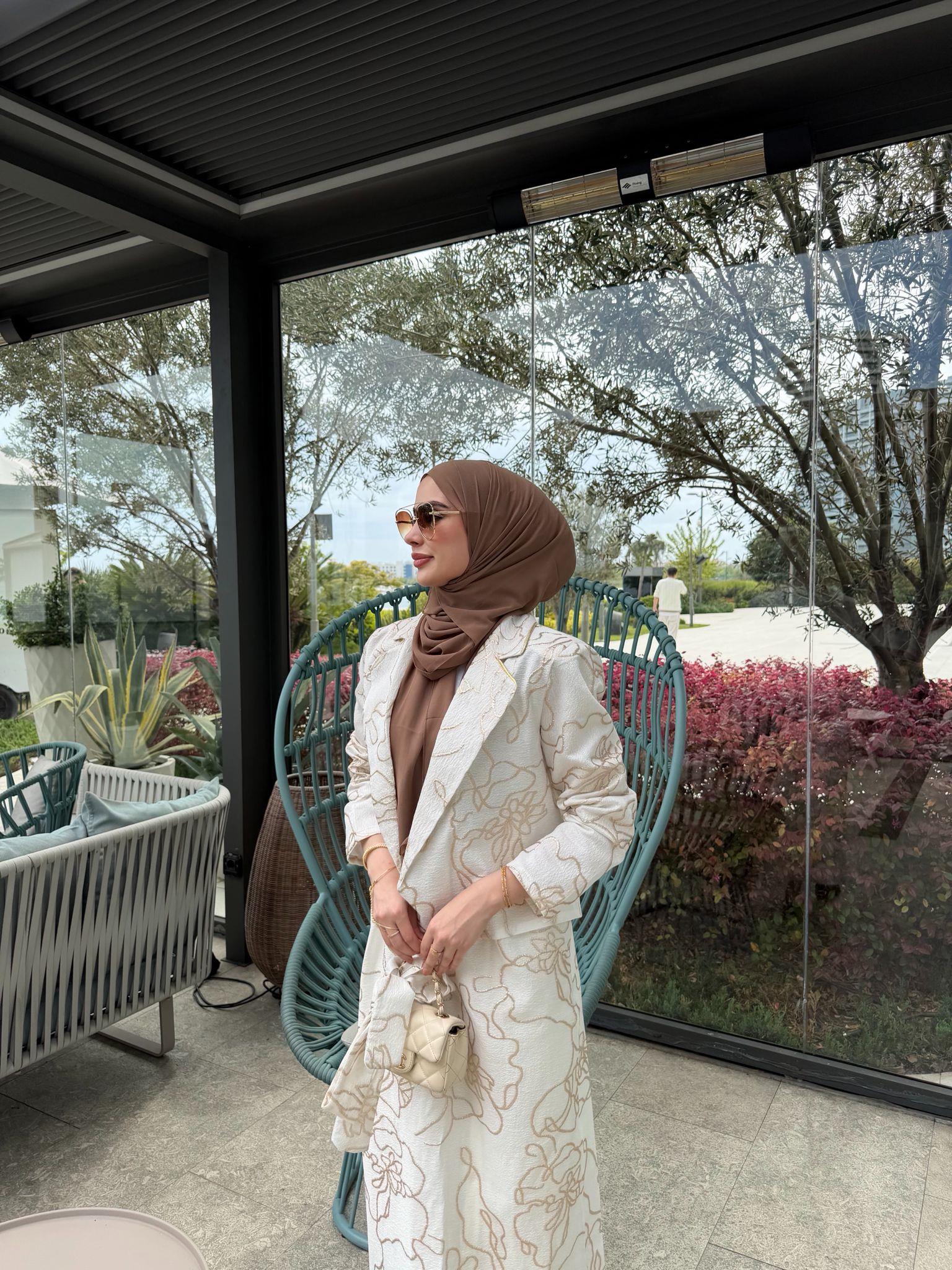 Varaklı ekru etek takım