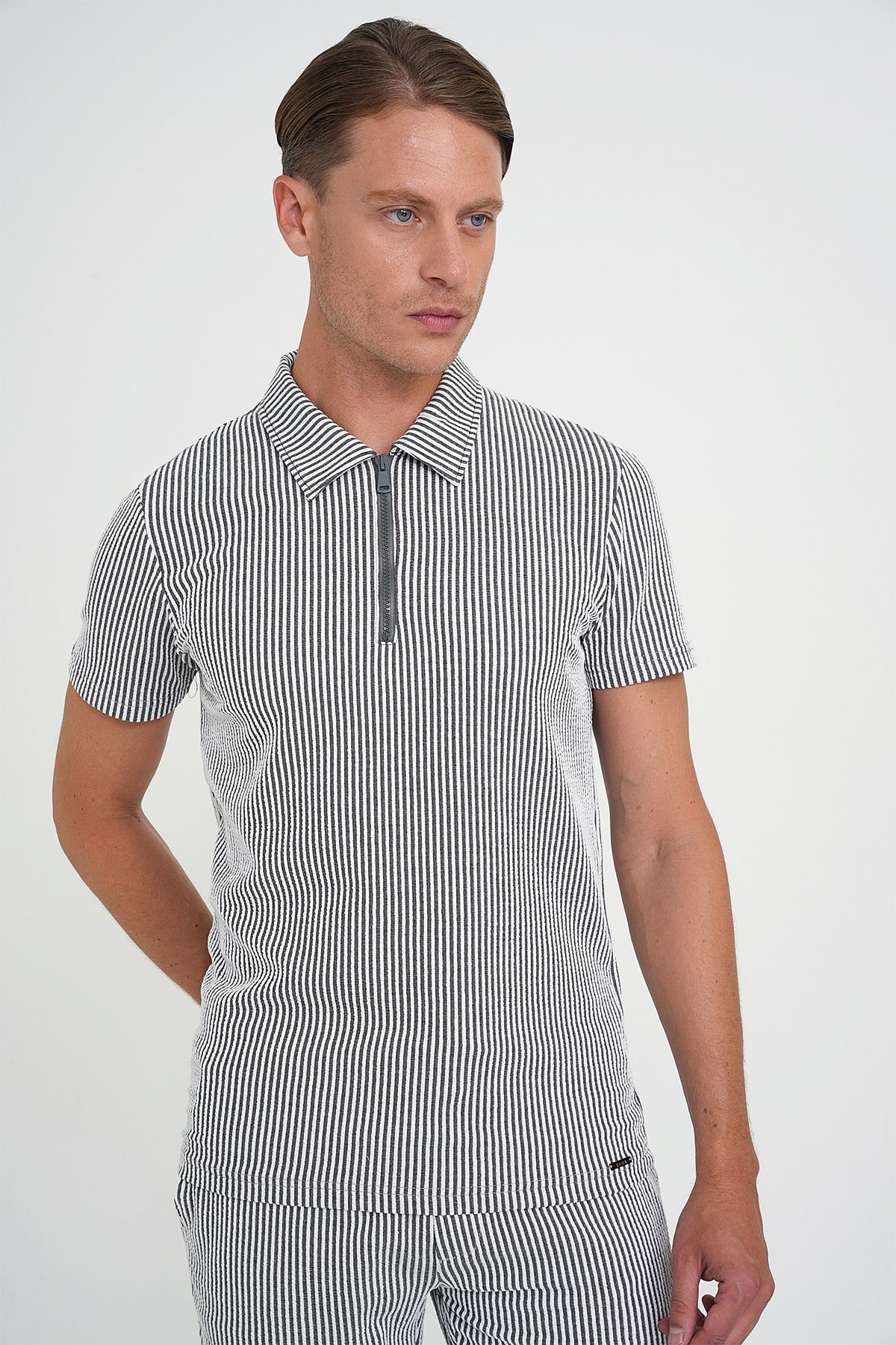 Comfort Fit %100 Pamuk Dikine Çizgili Fermuarlı Polo Yaka Siyah Tişört TS 906