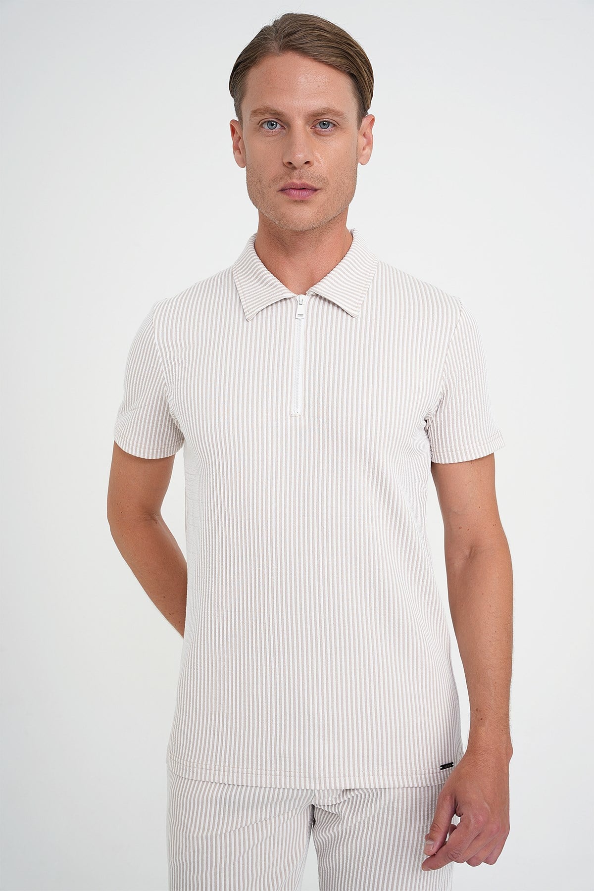 Comfort Fit %100 Pamuk Dikine Çizgili Fermuarlı Polo Yaka Bej Tişört TS 906