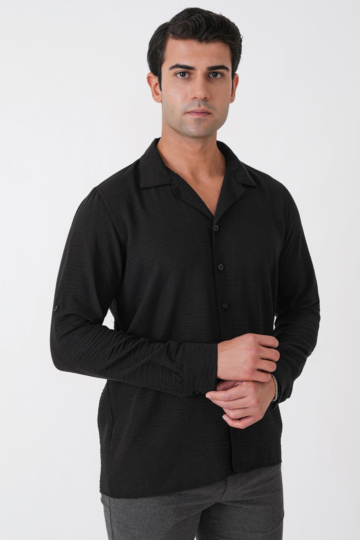Comfort Fit Apaş Yaka Katlanabilir Kollu Siyah Keten Gömlek G 1613