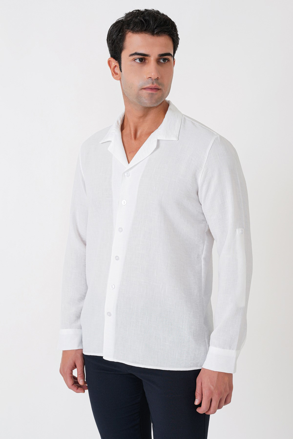 Comfort Fit Apaş Yaka Katlanabilir Kollu Beyaz Keten Gömlek G 1613