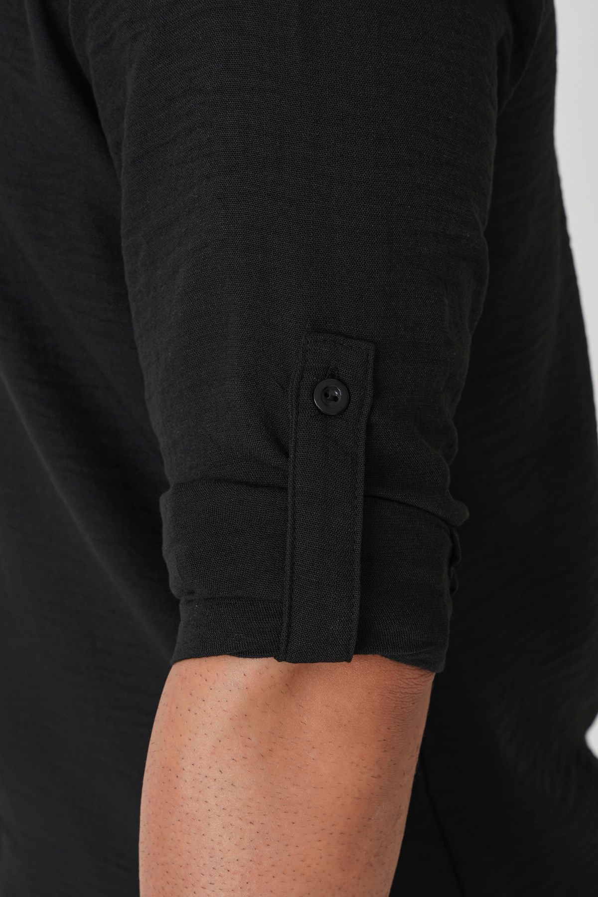 Comfort Fit Apaş Yaka Katlanabilir Kollu Siyah Keten Gömlek G 1613