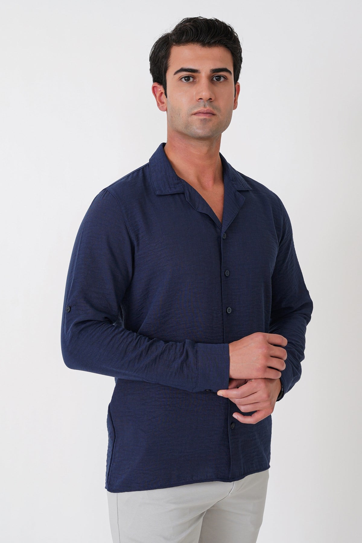 Comfort Fit Apaş Yaka Katlanabilir Kollu Lacivert Keten Gömlek G 1613