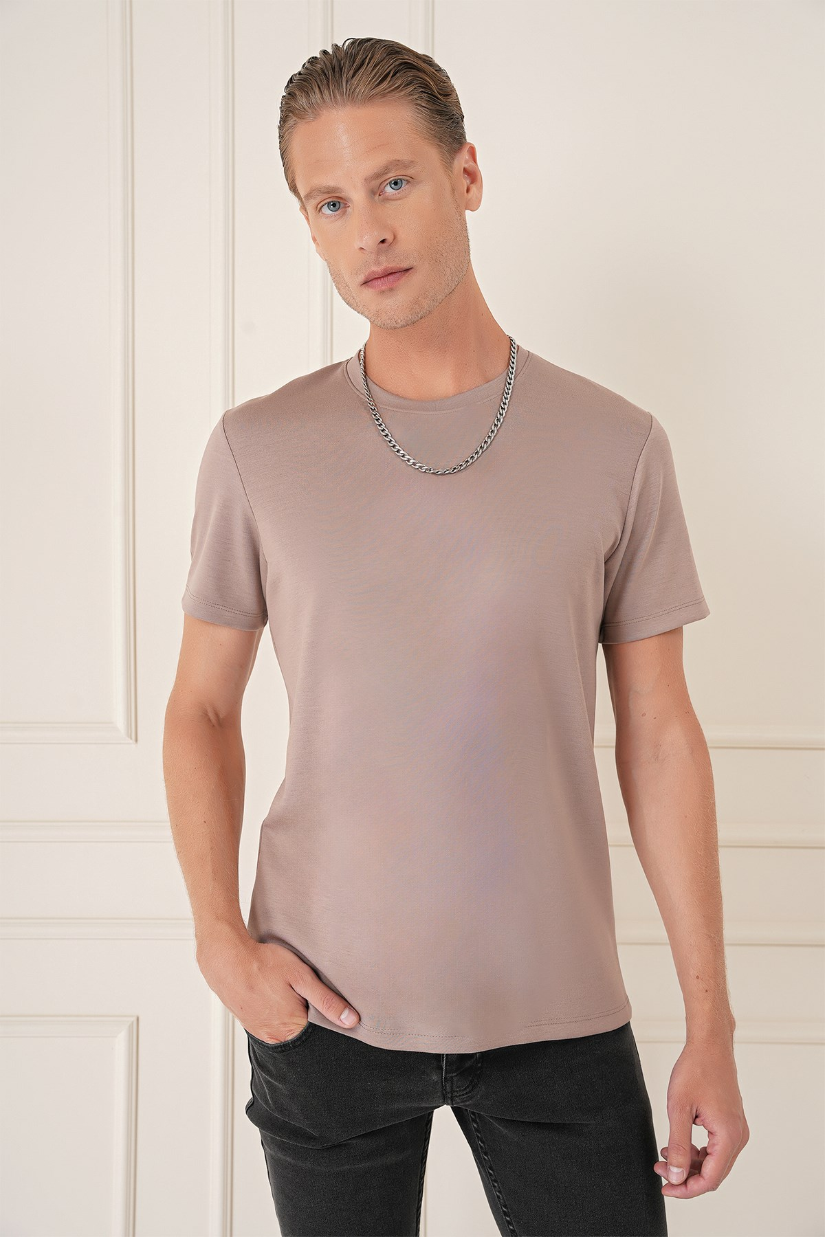 Comfort Fit Bisiklet Yaka %97 Esnek Pamuklu Koyu Bej Tişört TS 885
