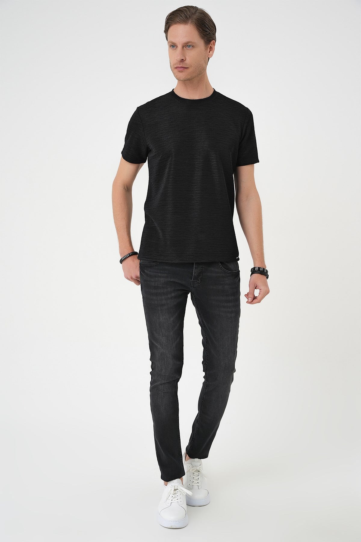 Comfort Fit Bisiklet Yaka Armürlü Dokulu Siyah Tişört TS 896