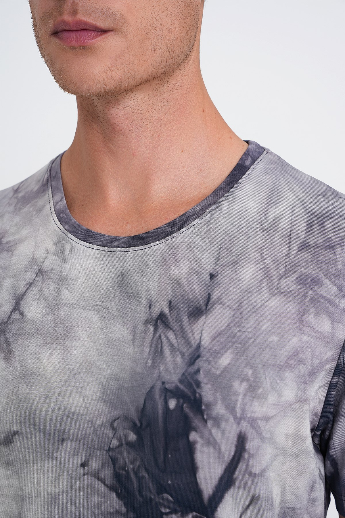 Comfort Fit Bisiklet Yaka Batik Desen Pamuklu Lacivert Tişört TS 914