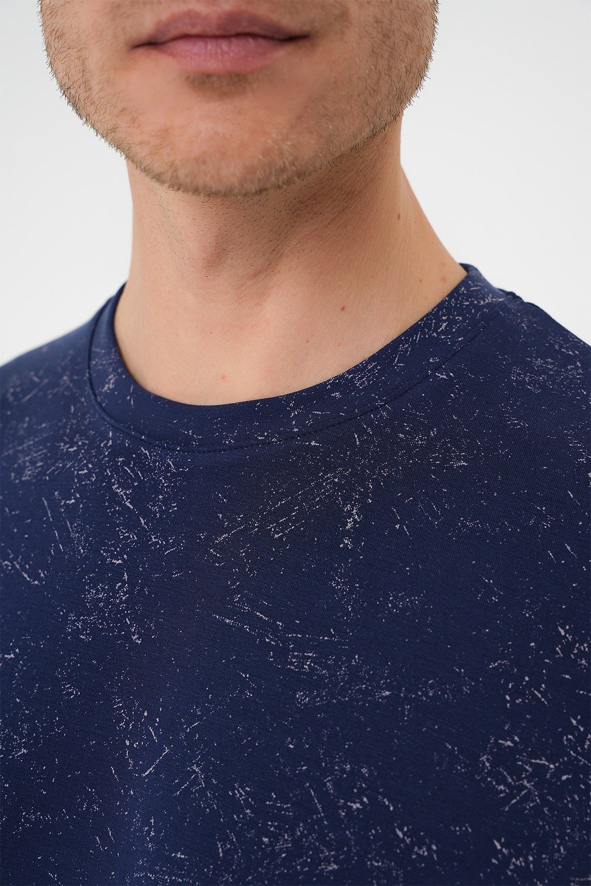 Comfort Fit Bisiklet Yaka Batik Görünümlü Esnek Pamuk Lacivert Tişört TS 905