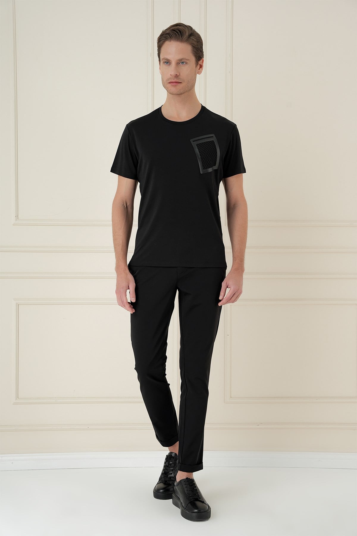 Comfort Fit Bisiklet Yaka Esnek Pamuklu Cep Baskılı Siyah Tişört TS 897