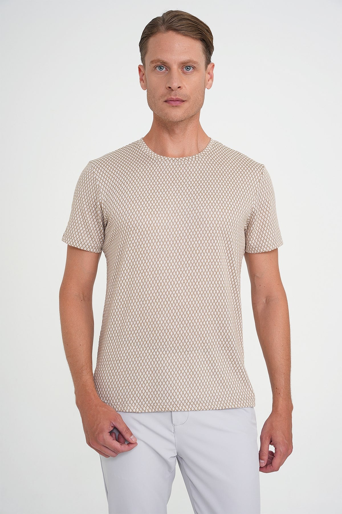 Comfort Fit Bisiklet Yaka Esnek Pamuklu Baklava Desen Bej Tişört TS 908