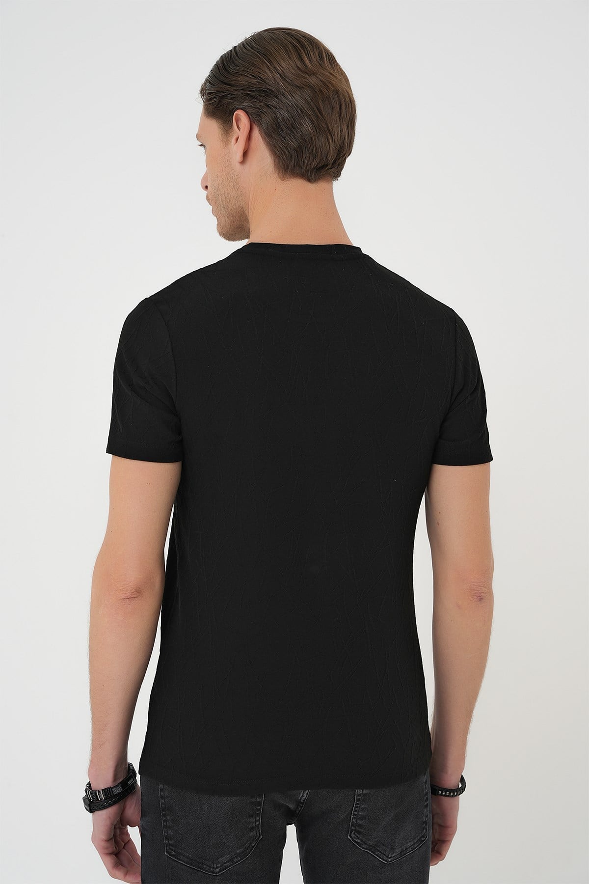 Comfort Fit Bisiklet Yaka Kabartma Desenli Pamuklu Siyah Tişört TS 899