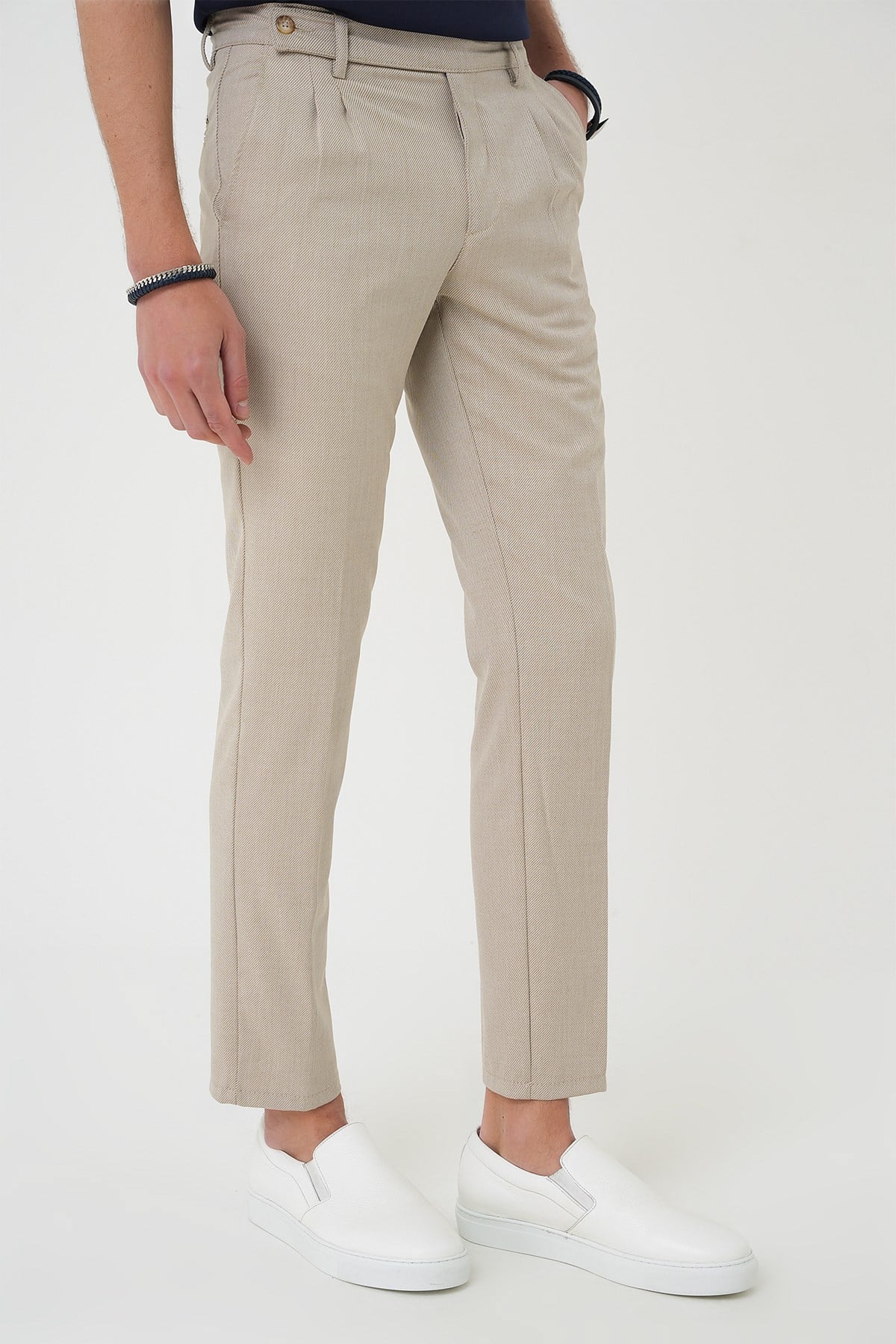 Comfort Fit Çift Pileli Dokulu Esnek Pamuklu Bej Pantolon P 1158