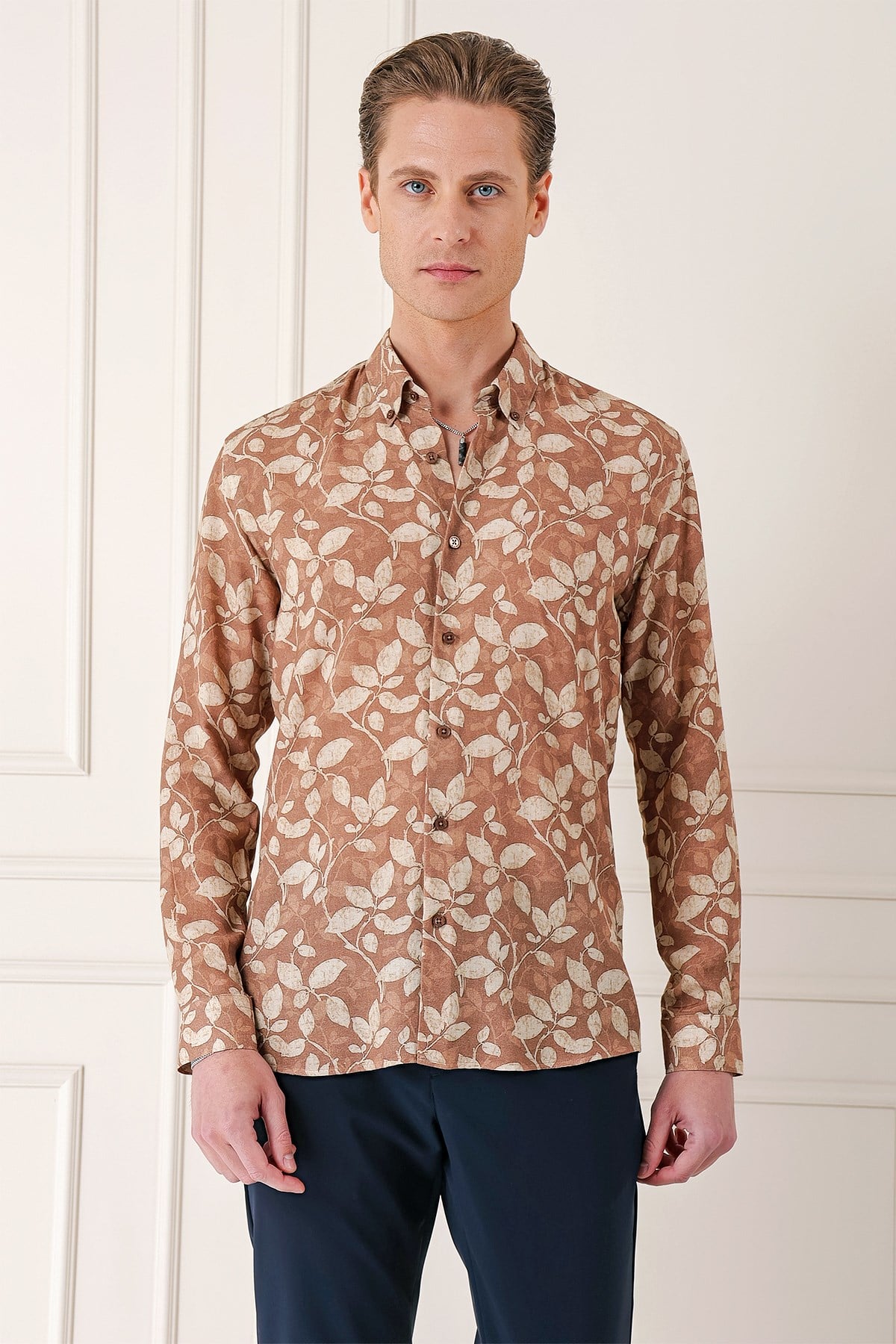 Comfort Fit Düğmeli Yaka Yaprak Desenli Pamuk Casual Vizon Gömlek G 1567
