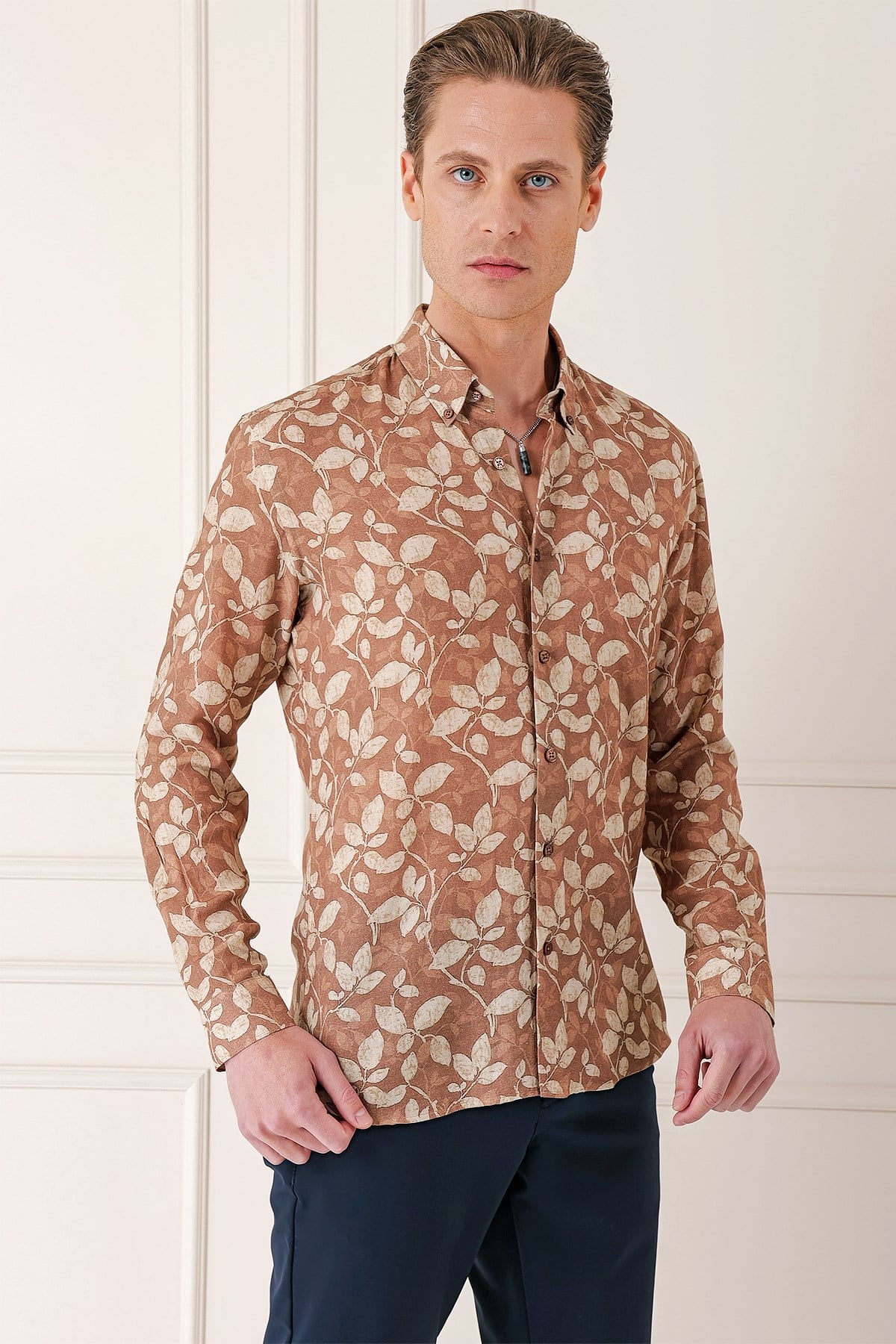 Comfort Fit Düğmeli Yaka Yaprak Desenli Pamuk Casual Vizon Gömlek G 1567