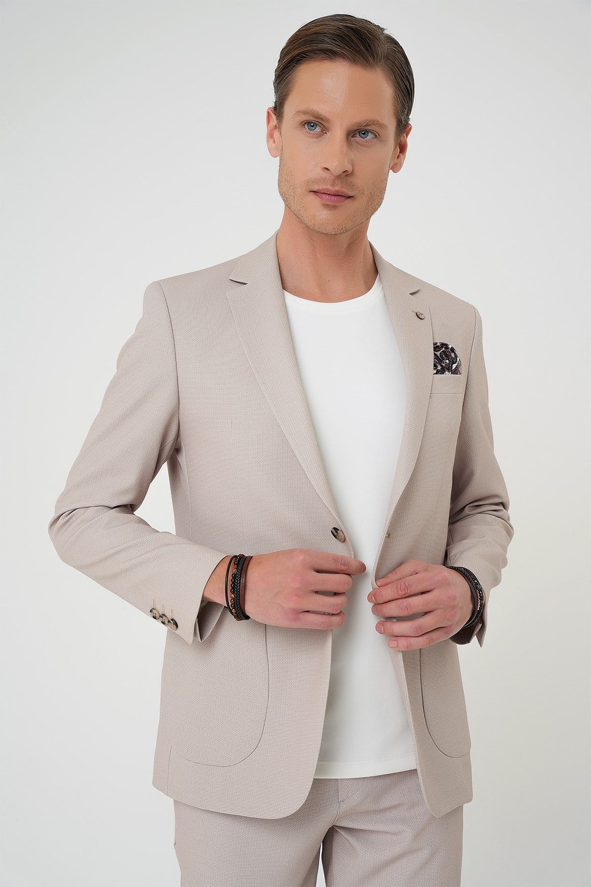 Comfort Fit Mono Yaka Çift Yırtmaç Torba Cep Dokulu Bej Ceket C 705
