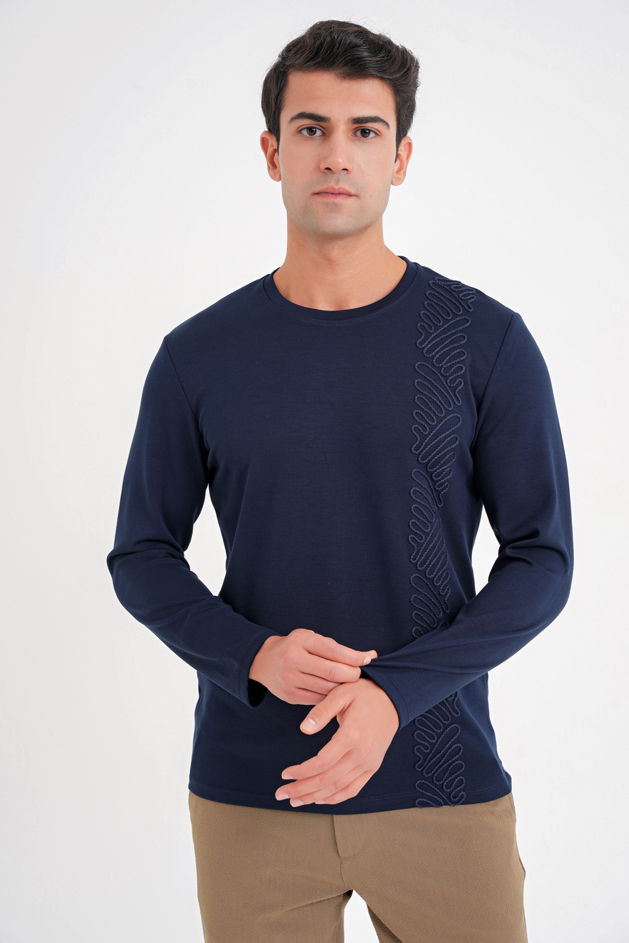 Comfort Fit Önü Nakışlı Pamuklu Bisiklet Yaka Uzun Kollu Lacivert Tişört TS 920